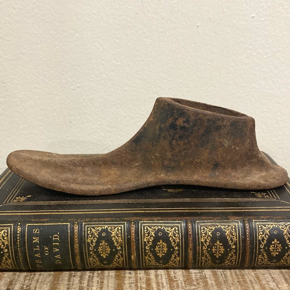 Vintage Cast Iron Cobblers Shoe Last Metal Shoe Form Child Size Paperweight